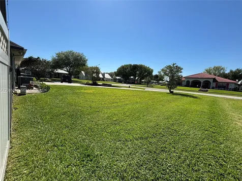 933 Sawgrass Street Clewiston FL 33440