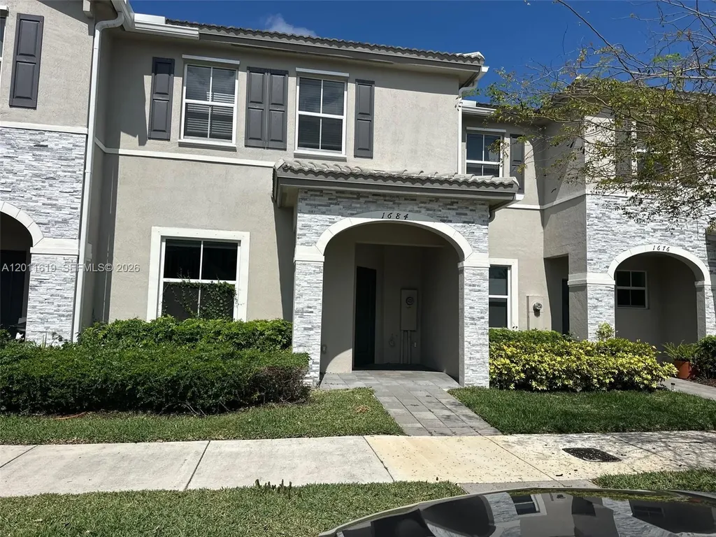 1684 SE 26th Terrace Homestead FL 33035