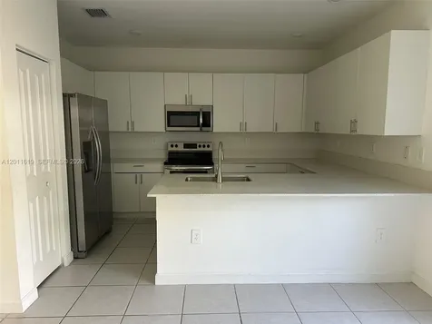 1684 SE 26th Terrace Homestead FL 33035