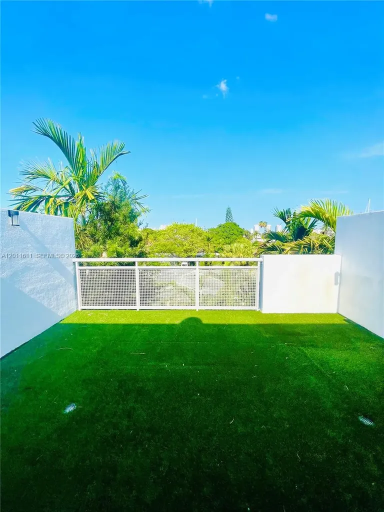 822 NE 19th Avenue Fort Lauderdale FL 33304