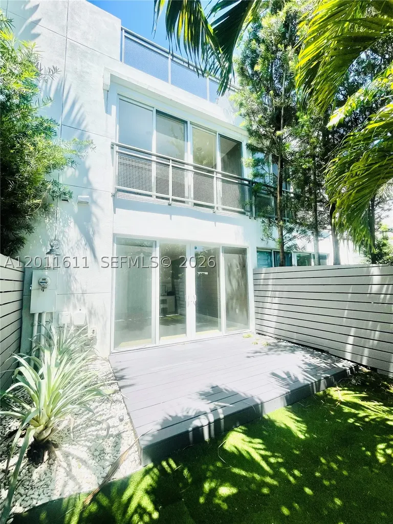 822 NE 19th Avenue Fort Lauderdale FL 33304