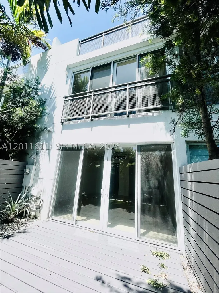 822 NE 19th Avenue Fort Lauderdale FL 33304