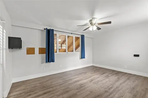 1391 W Fairway Road Pembroke Pines FL 33026