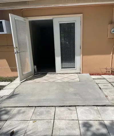 40 SE 8th Street Dania Beach FL 33004