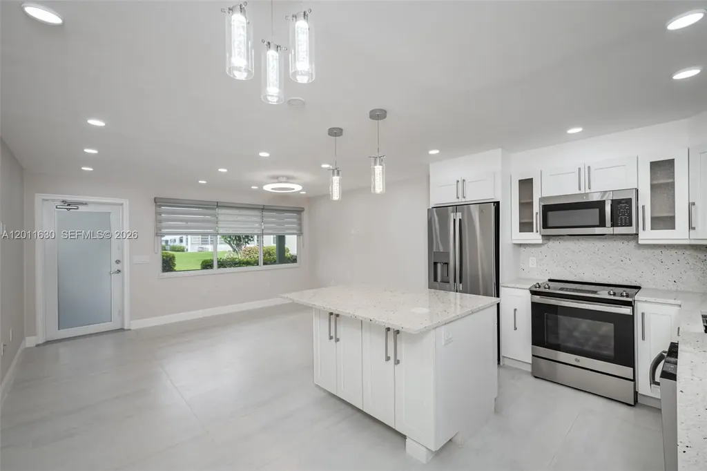 102 E Upminster E Deerfield Beach FL 33442