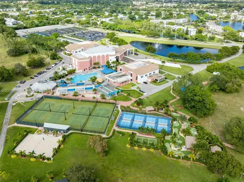 102 E Upminster E Deerfield Beach FL 33442