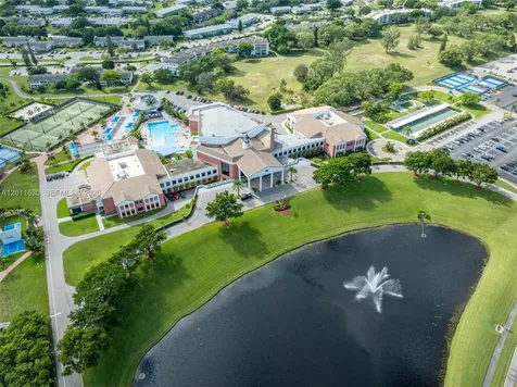 102 E Upminster E Deerfield Beach FL 33442