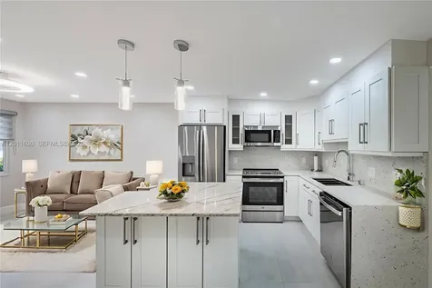 102 E Upminster E Deerfield Beach FL 33442