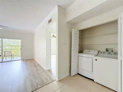 6968 SW 39th Street Davie FL 33314