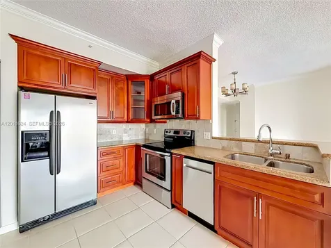 6968 SW 39th Street Davie FL 33314