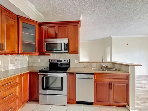 6968 SW 39th Street Davie FL 33314