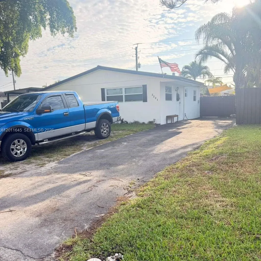2221 N 61st Avenue Hollywood FL 33024