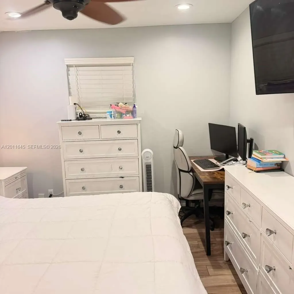 2221 N 61st Avenue Hollywood FL 33024