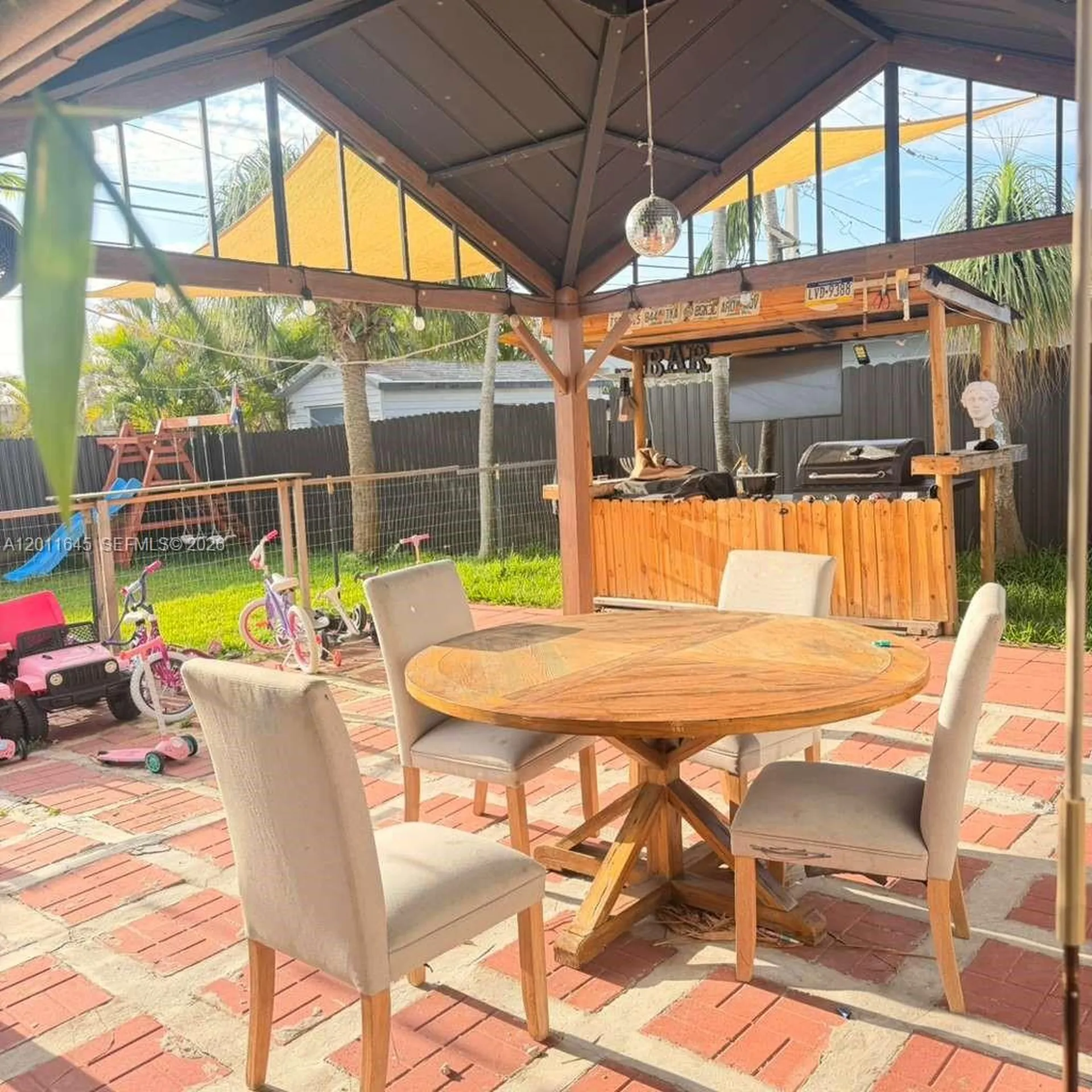 2221 N 61st Avenue Hollywood FL 33024
