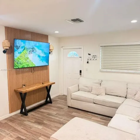 2221 N 61st Avenue Hollywood FL 33024