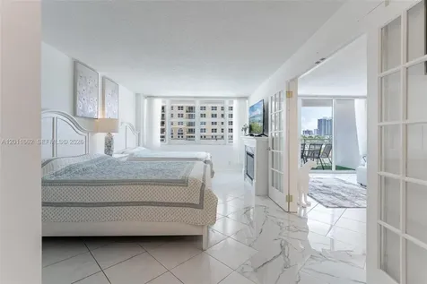 Hallandale Beach FL 33009