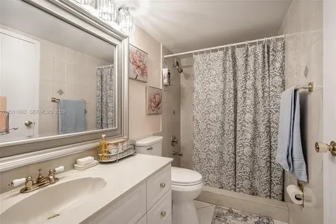 Hallandale Beach FL 33009