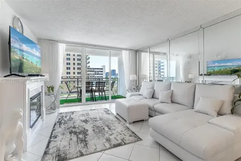 Hallandale Beach FL 33009