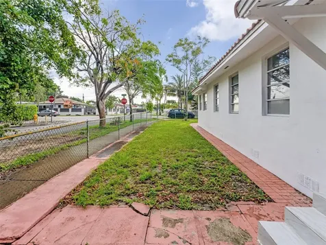 520 NW 32nd Place Miami FL 33125