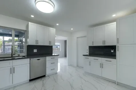 510 NW 97th Terrace Pembroke Pines FL 33024