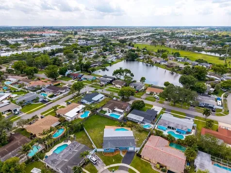 510 NW 97th Terrace Pembroke Pines FL 33024