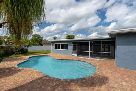 510 NW 97th Terrace Pembroke Pines FL 33024
