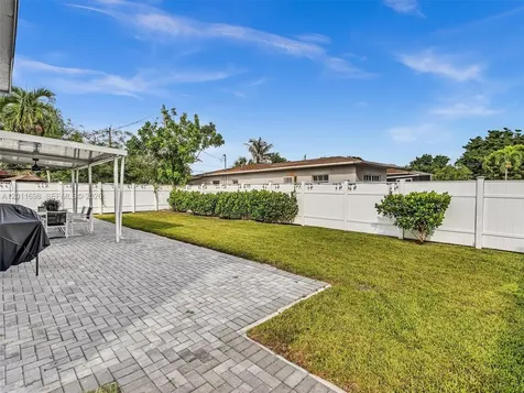 100 NW 8th Avenue Hallandale Beach FL 33009