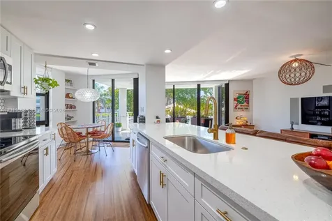 4000 Towerside Terrace Miami FL 33138