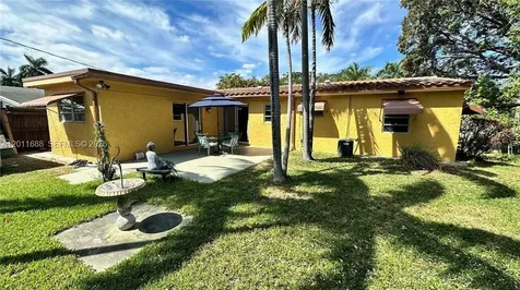 1124 NE 7th Street Hallandale Beach FL 33009