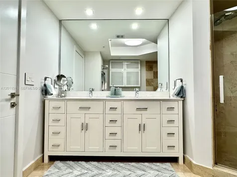 17555 Atlantic Boulevard Sunny Isles Beach FL 33160