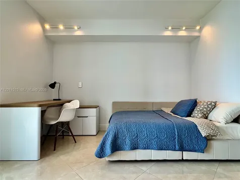 17555 Atlantic Boulevard Sunny Isles Beach FL 33160
