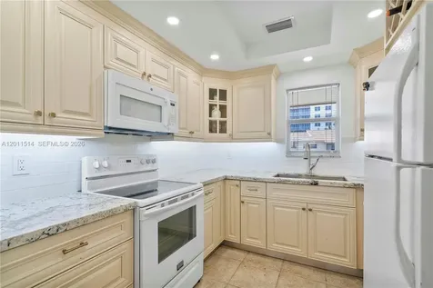 2600 Diana Drive Hallandale Beach FL 33009