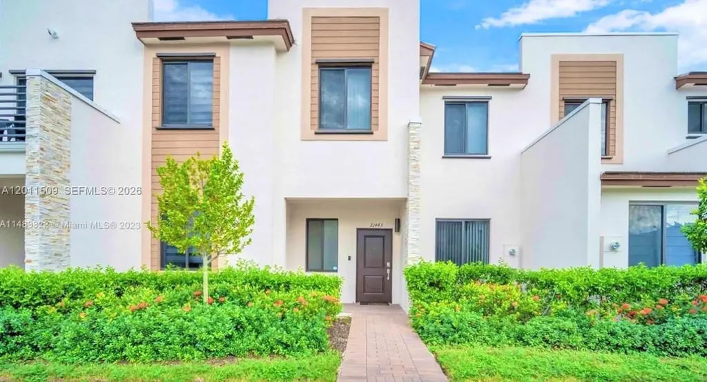 21443 NE 2nd Path Miami FL 33179