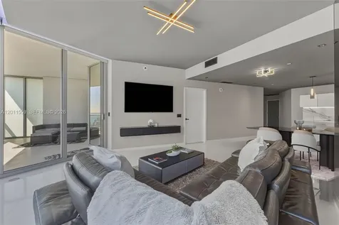 851 NE 1st Avenue Miami FL 33132