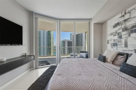 851 NE 1st Avenue Miami FL 33132