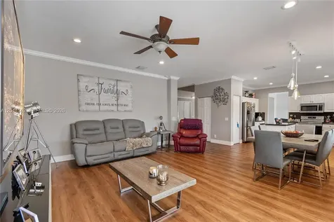 1095 Chenille Circle Weston FL 33327