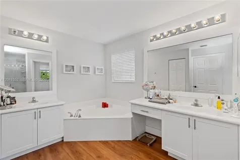 1095 Chenille Circle Weston FL 33327