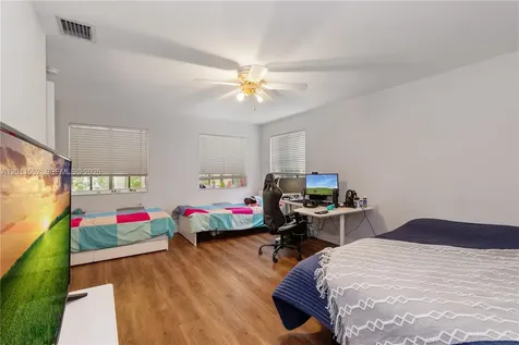 1095 Chenille Circle Weston FL 33327