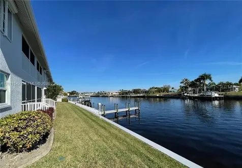 3933 SE 11 Place Cape Coral FL 33904