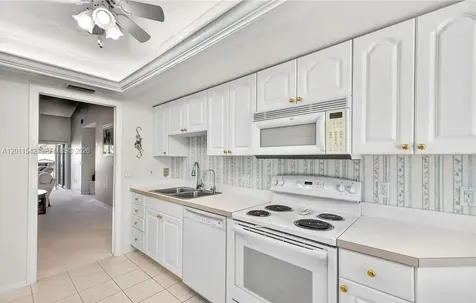 3933 SE 11 Place Cape Coral FL 33904