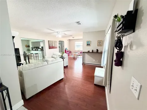 143 Valley Circle Tampa FL 33510