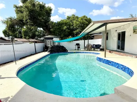 143 Valley Circle Tampa FL 33510