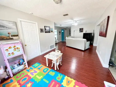 143 Valley Circle Tampa FL 33510