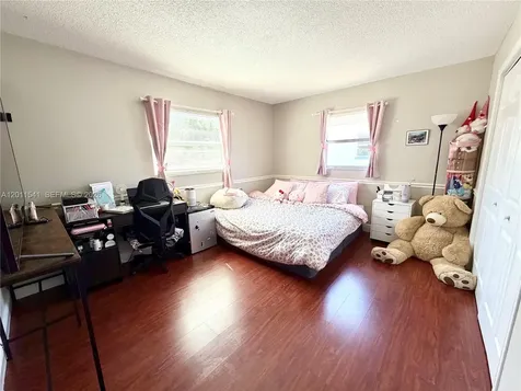 143 Valley Circle Tampa FL 33510