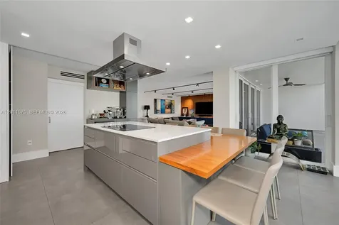 881 Ocean Drive Key Biscayne FL 33149