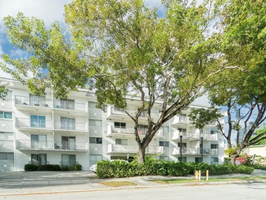 445 SW 11th Street Miami FL 33130