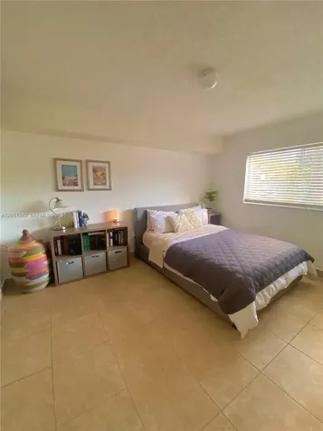 445 SW 11th Street Miami FL 33130