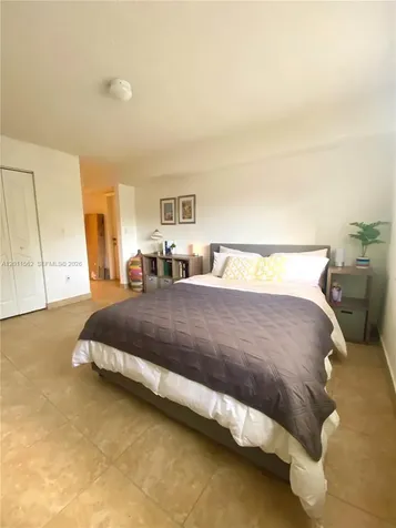 445 SW 11th Street Miami FL 33130