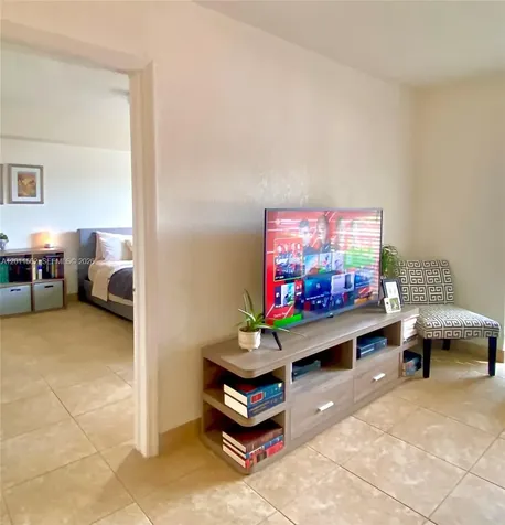 445 SW 11th Street Miami FL 33130