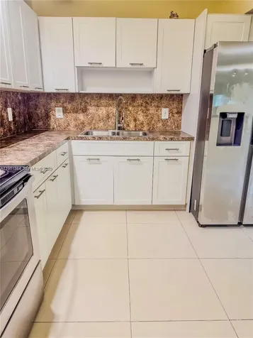 906 SW 74th Avenue North Lauderdale FL 33068